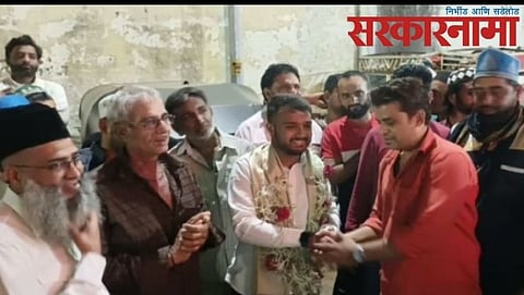 MNS leader Shahbaz kazi greeted by community