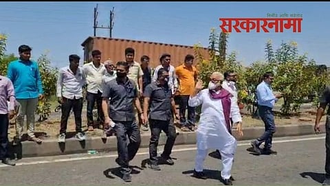 Chhagan Bhujbal at Accident place