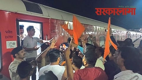 Shivsena agitation at Manmad Railway Station