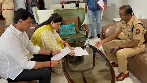 Mumbai Police serves notice to Navneet Rana and Ravi Rana