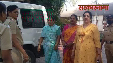 MNS leader Sujata Dere With supporters