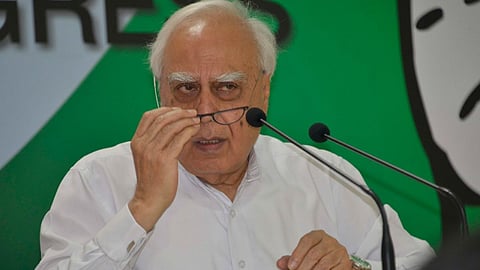 Kapil sibal quits Congress Latest Marathi News