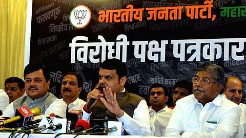 Pravin Darekar, Devendra Fadnavis and Chandrakant Patil , Devendra Fadnavis Latest News in Marathi, Latest Political News in Marathi