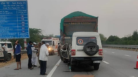 Accident on Yamuna Expressway Latest Marathi News