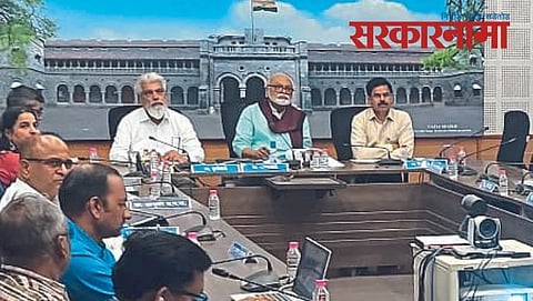 Dada Bhuse, Chhagan Bhujbal & Divisional commissioner