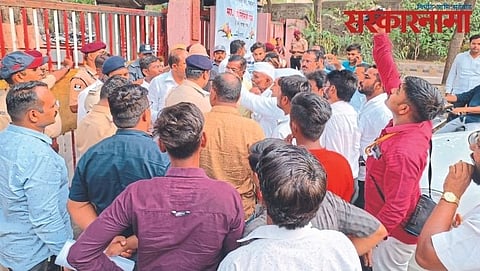 MLA Hiraman Khoskar facing local leaders
