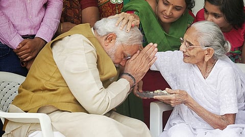 pm narendra modi, heeraben modi