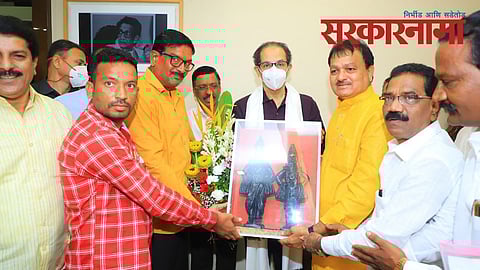 Uddhav Thakre welcomes Prof Sharad Patil & his colligues.