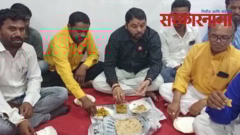 Ravikant Tupkar & Farmars at BUldana Mahavitran office.