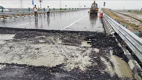Bundelkhand expressway develops potholes, Bundelkhand expressway News