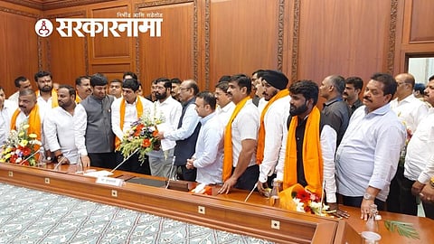 Akola's Shivsainiks with Eknath Shinde