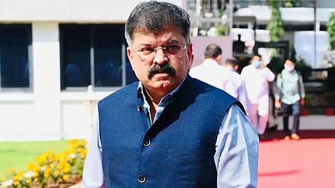 राष्ट्रवादीची बैठकीला दांडी मारुन जितेंद्र आव्हाड थेट एकनाथ शिंदेच्या भेटीला