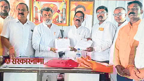 Jayant Dinde with Shivsena leaders