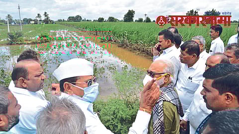Chhagan Bhujbal with Farmers