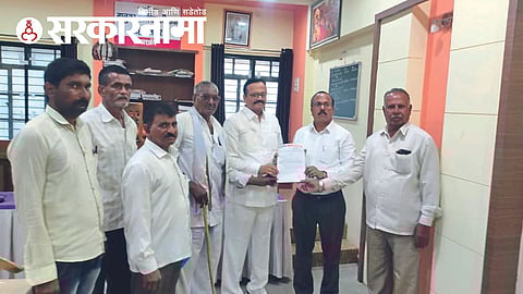 BJP leaders at Tahsildar Office