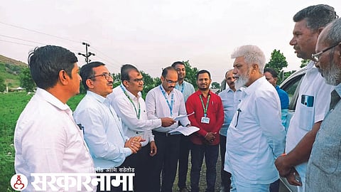 Minister Dada Bhuse with agreeculture Officers