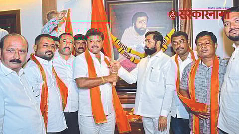 Eknath Shinde welcomes Jitendra Pagar