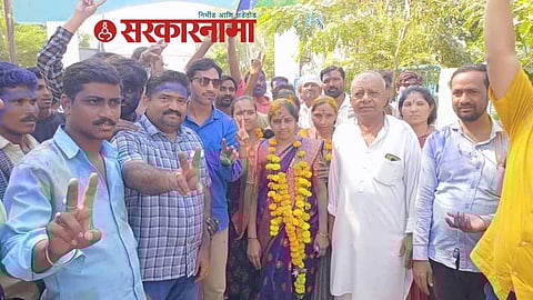 Devendra Fadanvis, Akola ZP