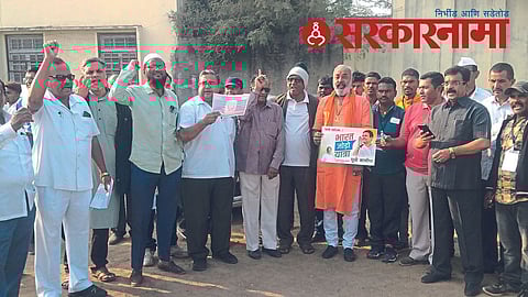 Congress workers at Dhule