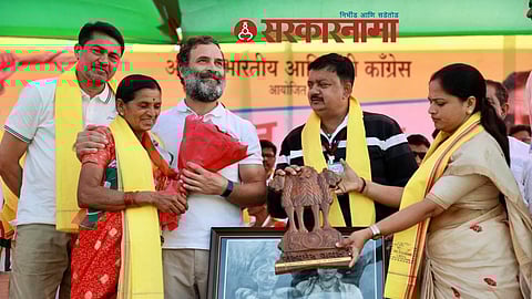 Balu Dhanorkar, Pratibha Dhanorkar and Nana Patole with Rahul Gandhi.