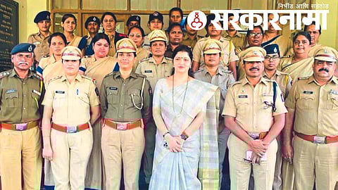 Rupali Chakankar with police officers