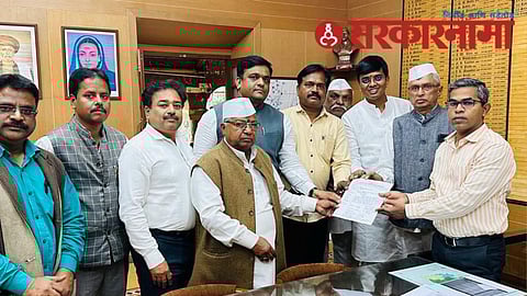 Varkari community with Collector