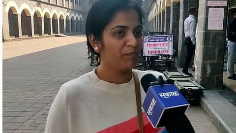 Kasaba By-Election : मतदानासाठी तिने लंडनहून गाठलं पुणे; म्हणाली...