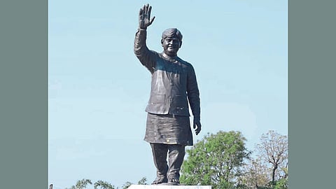 Late Gopinath Munde statue