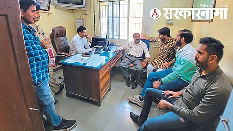 Congress workers at Dharampur Police Station