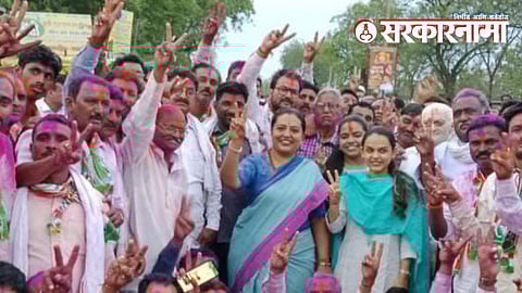 Yashomati Thakur with Others