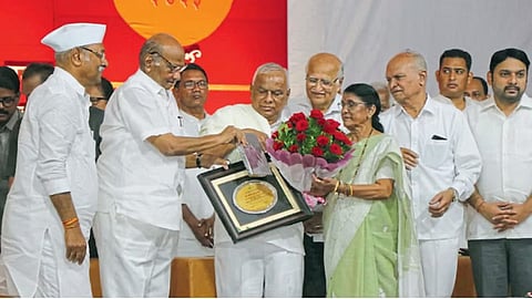 Ramsheth Thakur felicitated by Sharad Pawar: