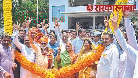 Bhujbal with APMC winners
