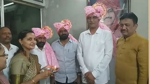 KCR's Minister Meet BJP Leader