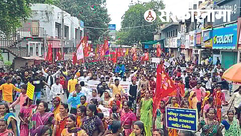 Trible Demonstration in Dhule