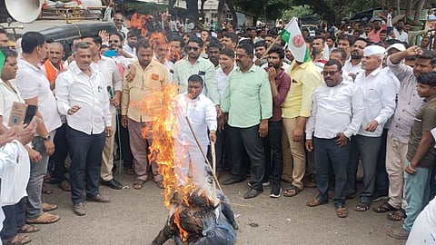Swabhimani Shetkari Sanghatna Protest :