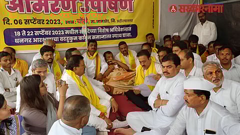 Girish Mahajan Discuss with Dhangar Protester