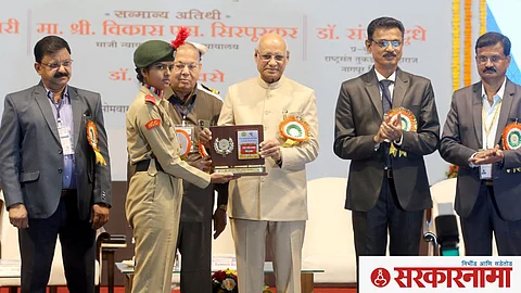Governor Ramesh Bais with Others.