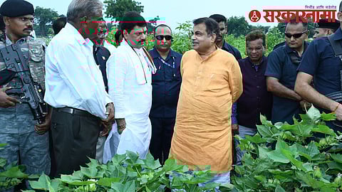 Nitin Gadkari with Others