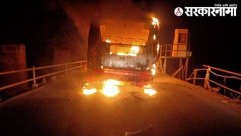 Bus set on fire in Yavatmal