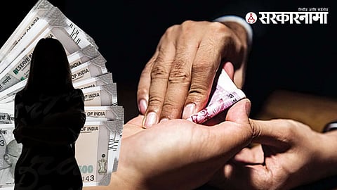 female Talathi red-handed accepting bribes