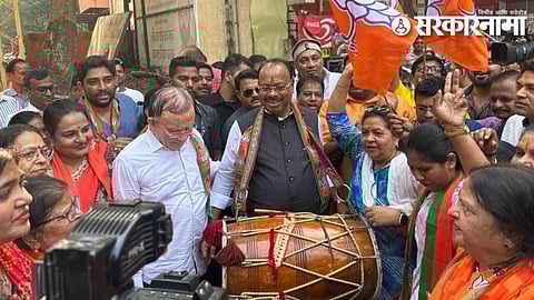 Chandrashekhar Bawankule drumming at Nagpur.