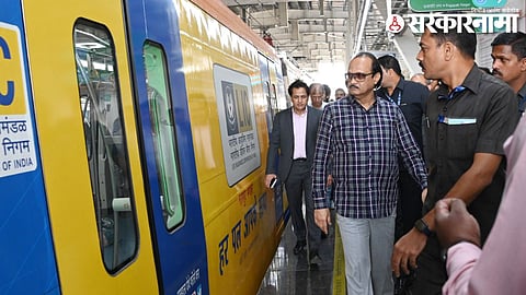 Ajit Pawar in Nagpur Metro.