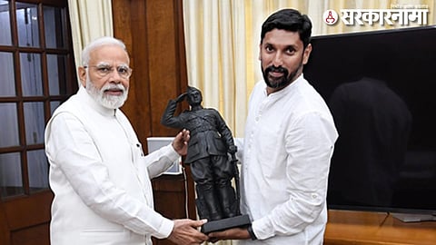Arun Yogiraj with Narendra Modi.