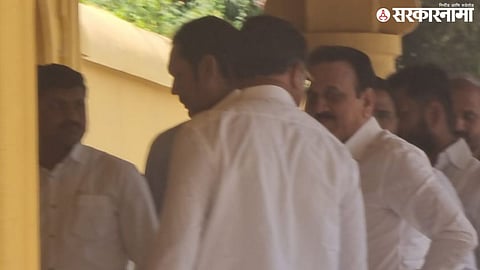 Udayanraje Bhosale, Girish Mahajan