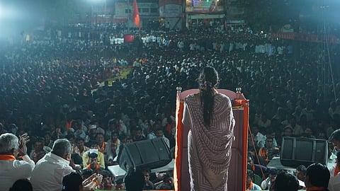 Kannad Assembly Election : महायुतीच्या उमेदवार संजना जाधव यांना पिशोर येथील सभेत रडू कोसळले