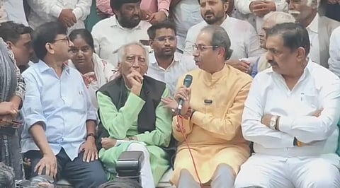 Uddhav Thackeray And Baba Aadhav.jpg