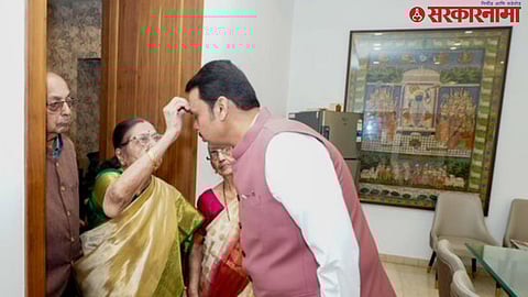 Devendra Fadanavis, Sarita Fadanavis