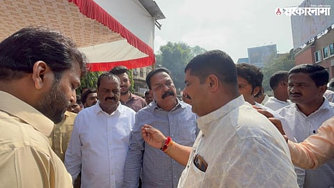 Uddhav Thackeray Shivsena Leaders And Karnatak Former Ministers.jpg