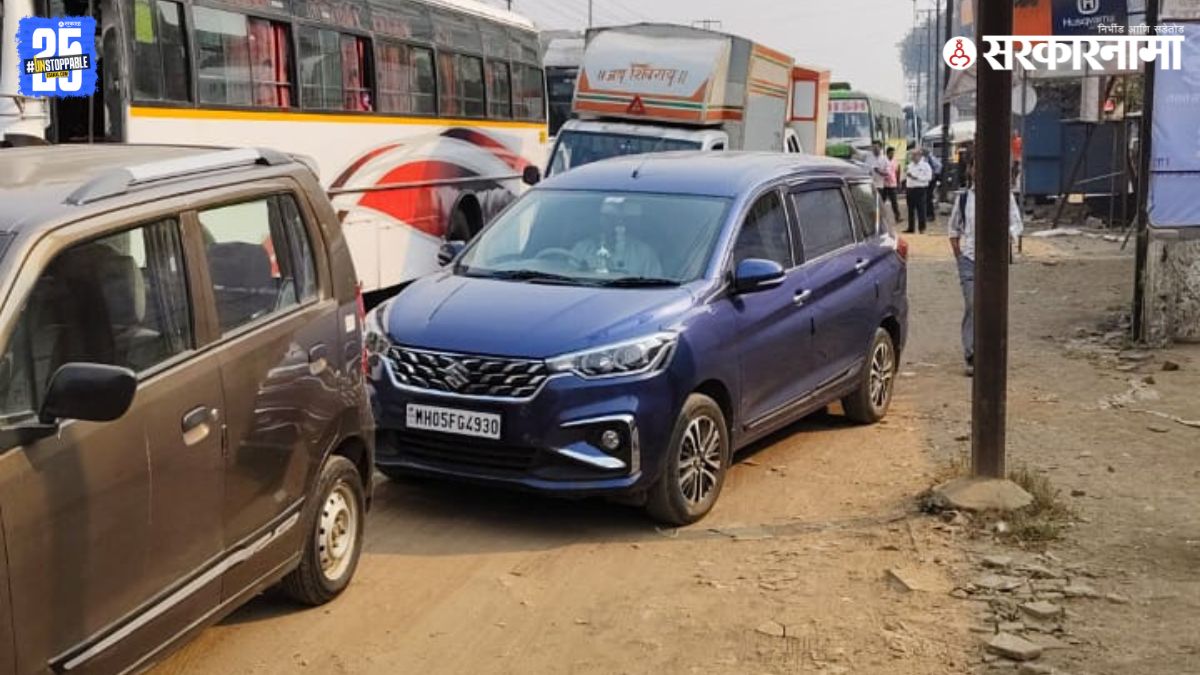 Traffic jam on Kalyan Sheel Road
