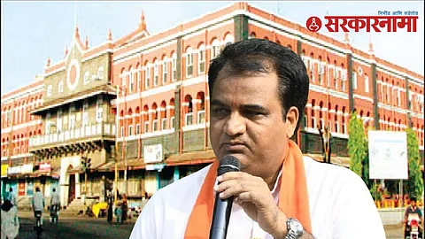 Shiv Sena’s Kolhapur district coordinator Satyajit Kadam addressing the media, calling for an election boycott until boundary extension demands are met.